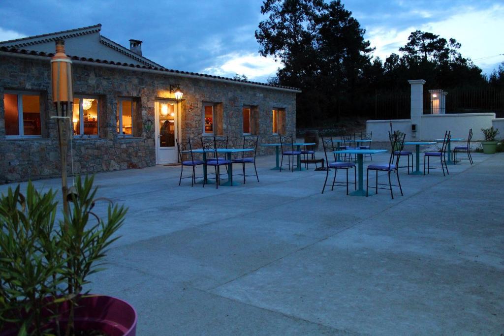 Hotel Le Couloubrier ลูมีย์ ภายนอก รูปภาพ