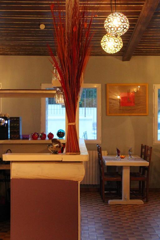 Hotel Le Couloubrier ลูมีย์ ภายนอก รูปภาพ